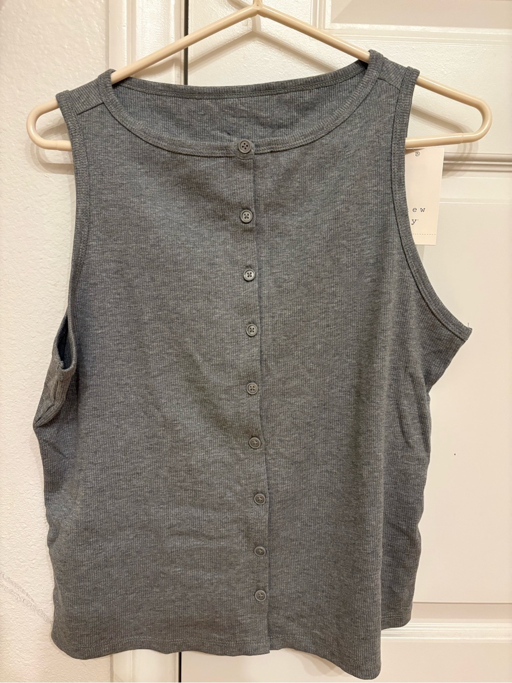 A New Dat Sleeveless Button-Back Tank Top - Gray Medium